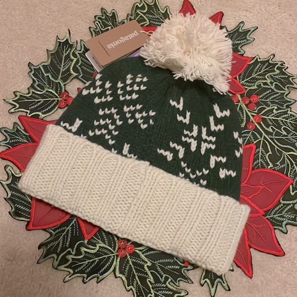 Brand New Patagonia Women's Snowbelle Beanie Wool Pom Hat Evergreen Flakes Green - Picture 6 of 16